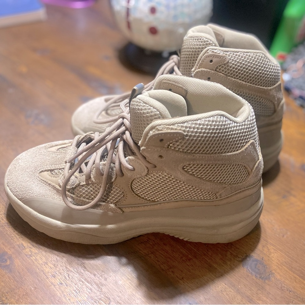 Yeezy Desert Boot Sand Size 9.5